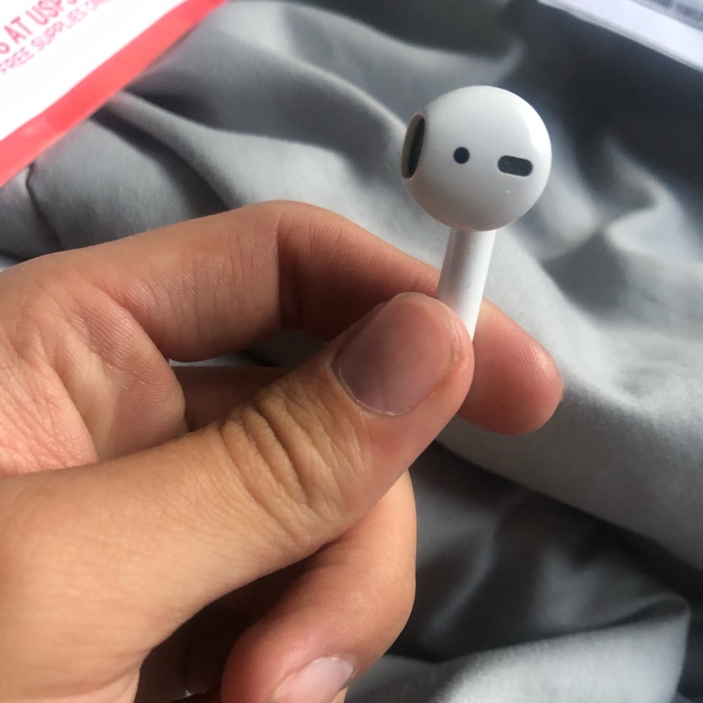 Gen 1 right AirPod cleaned